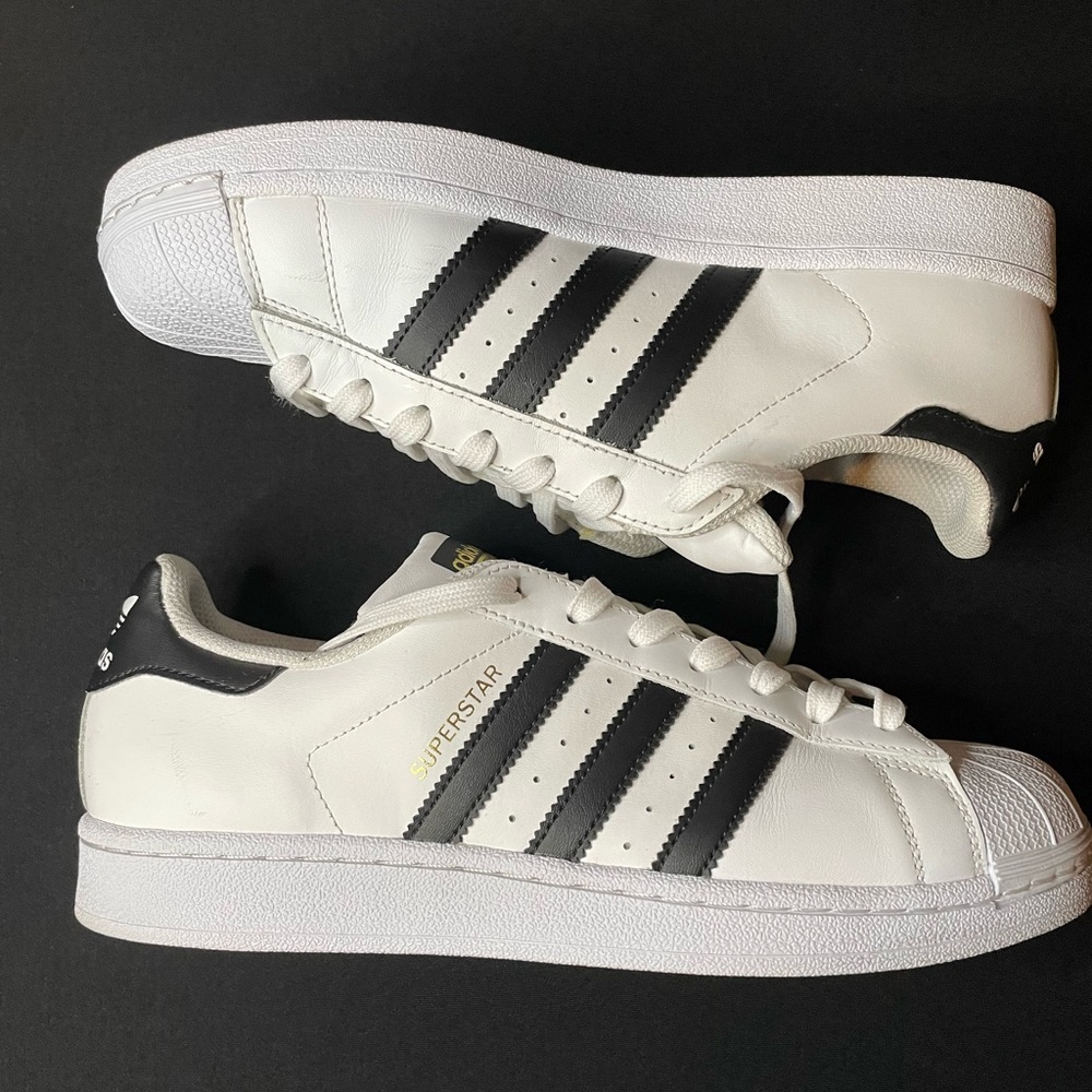 Adidas Shell Toe size 9 worn Twice